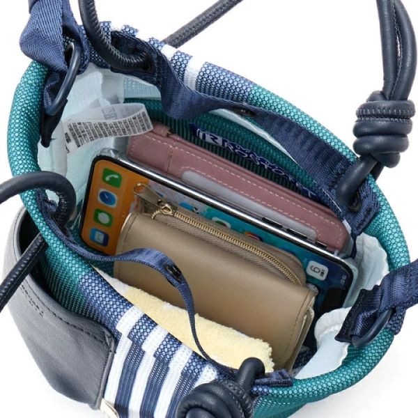 Rootote 鋪棉網格跳色小水桶包 