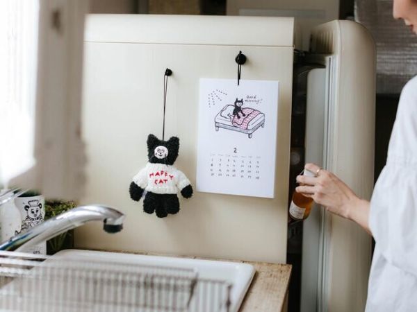 手繪快樂貓咪2026掛式月曆附貼紙 