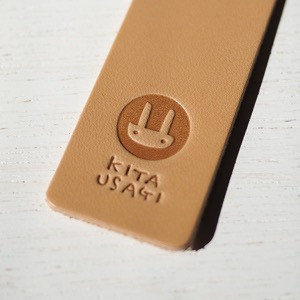 Kitausagi 兔子壓紋牛皮書籤 