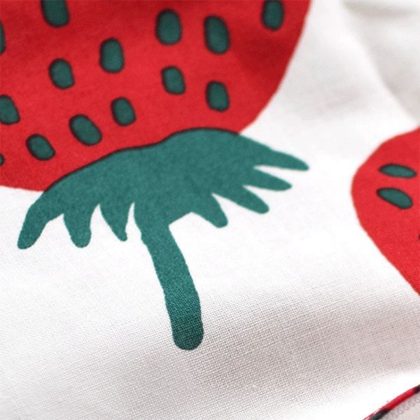 marimekko 滿版草莓抱枕套 