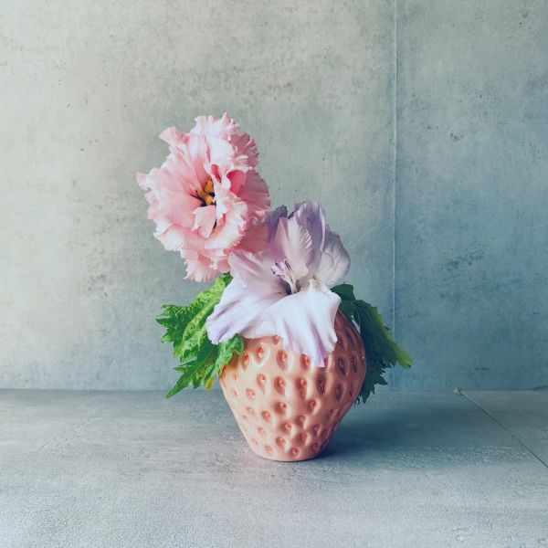 ALL GOOD FLOWERS 草莓造型陶瓷花瓶 