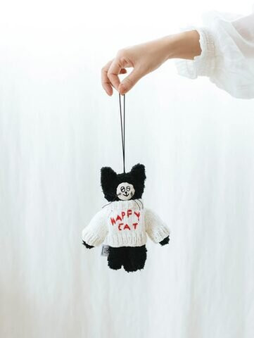 坂巻弓華 快樂貓針織毛衣毛絨玩偶吊飾 