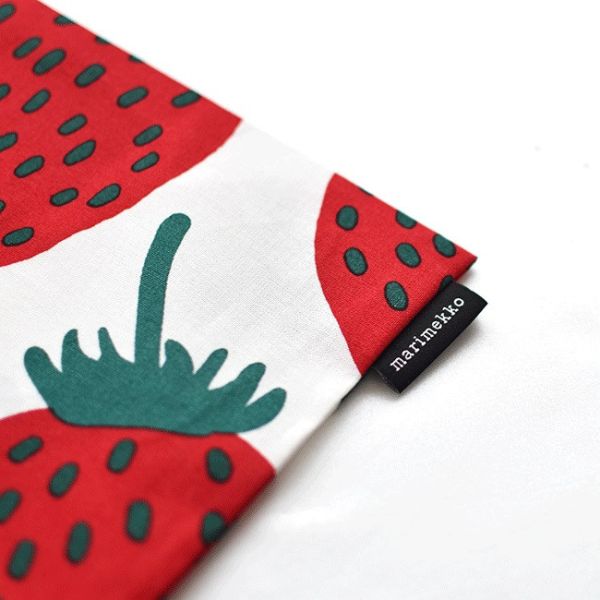 marimekko 滿版草莓抱枕套 