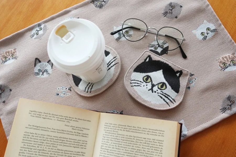 bisque 貓咪緹花織布杯墊 