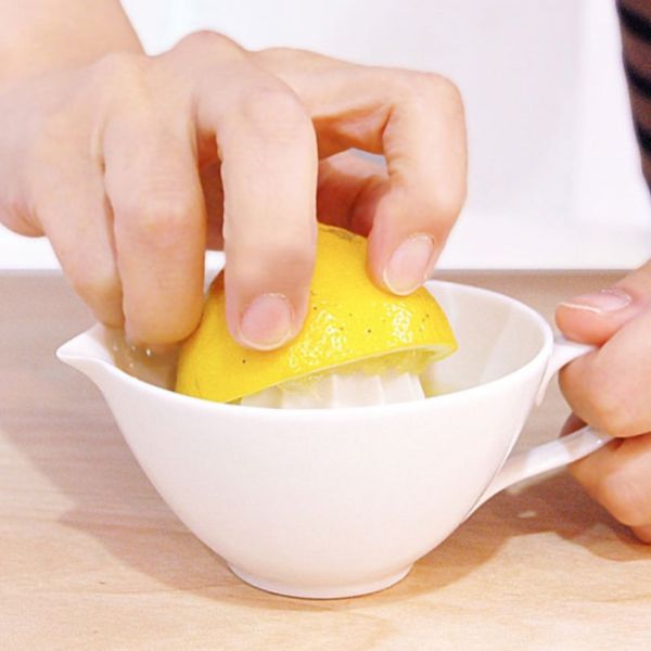 南海通商 純白茶杯造型陶瓷榨汁器 