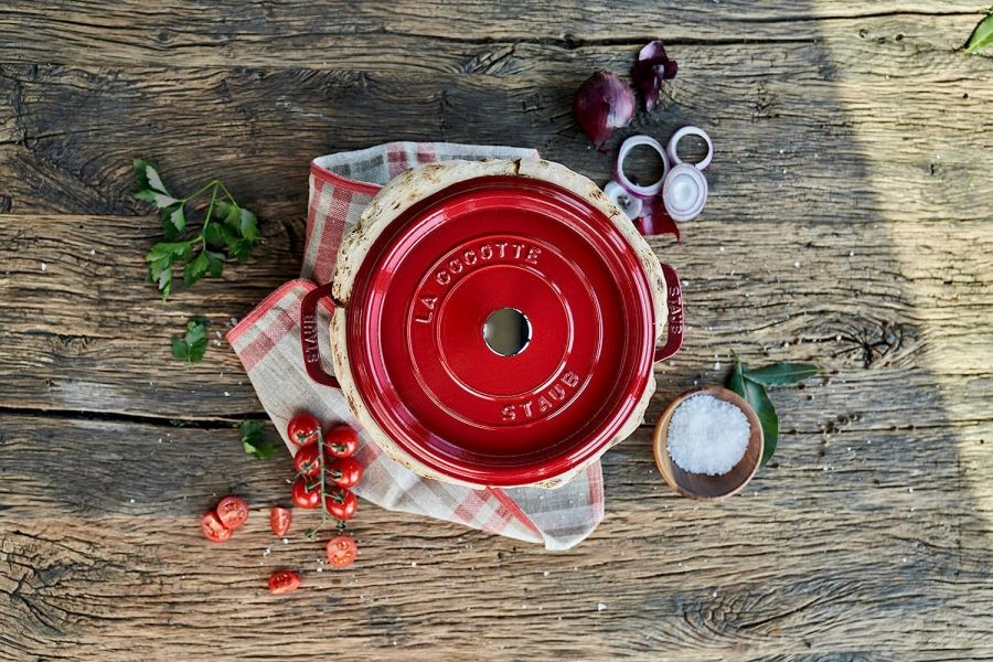 Staub 經典圓形琺瑯鑄鐵鍋 24cm 