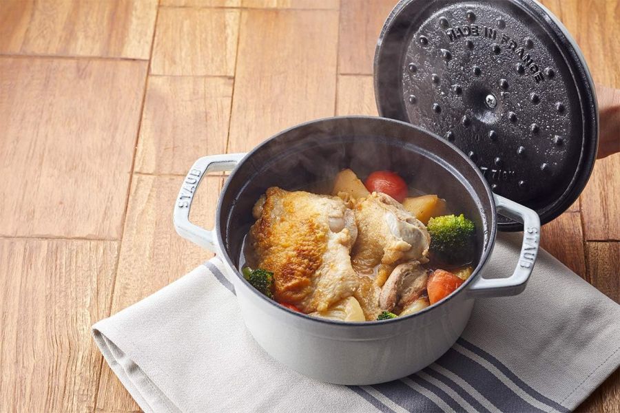 Staub 經典圓形琺瑯鑄鐵鍋 22cm 