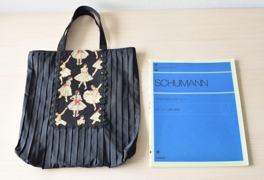 Belle Blanche 芭蕾舞者褶皺手提袋(黑) 