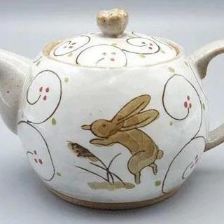 有田燒 兔子和蔓藤花紋茶壺 