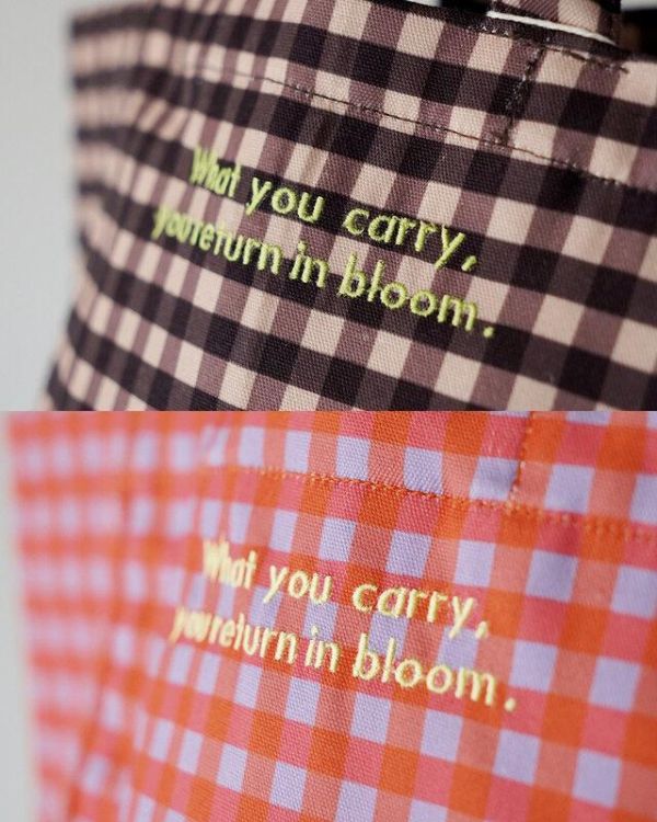 beej bloom刺繡格紋綿布手提袋 