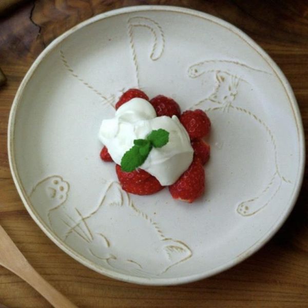 Kinari益子燒 浮雕貓咪圓盤 