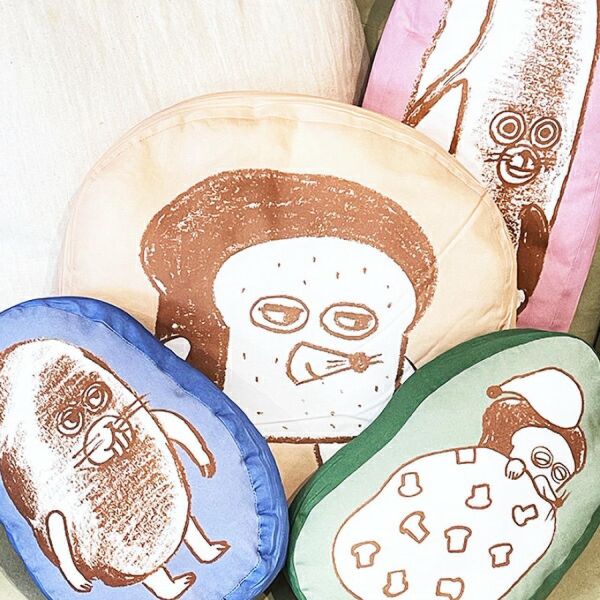 麵包小偷 繪畫風抱枕 