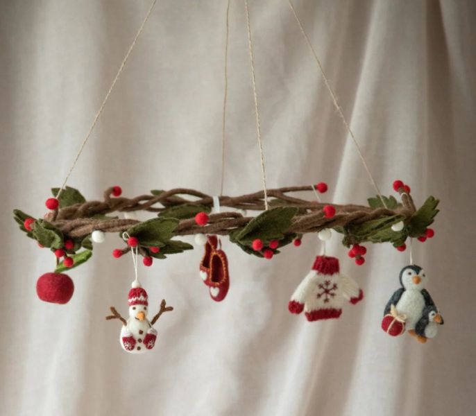 EnGry&Sif手工羊毛氈綠葉白紅花圈吊飾L 