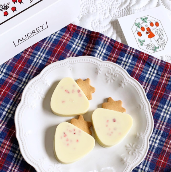 **預購** Audrey造型乾燥草莓牛奶巧克力餅乾5入 