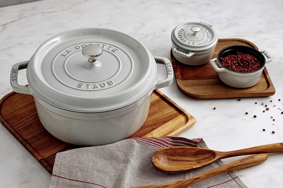 Staub 經典圓形琺瑯鑄鐵鍋 22cm 