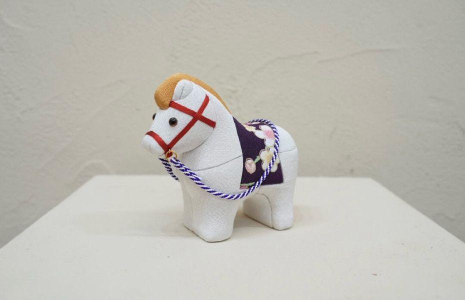 吉祥干支馬縐布木製擺設 