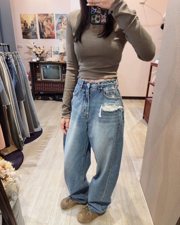 經典微寬鬆刷破丹寧褲 