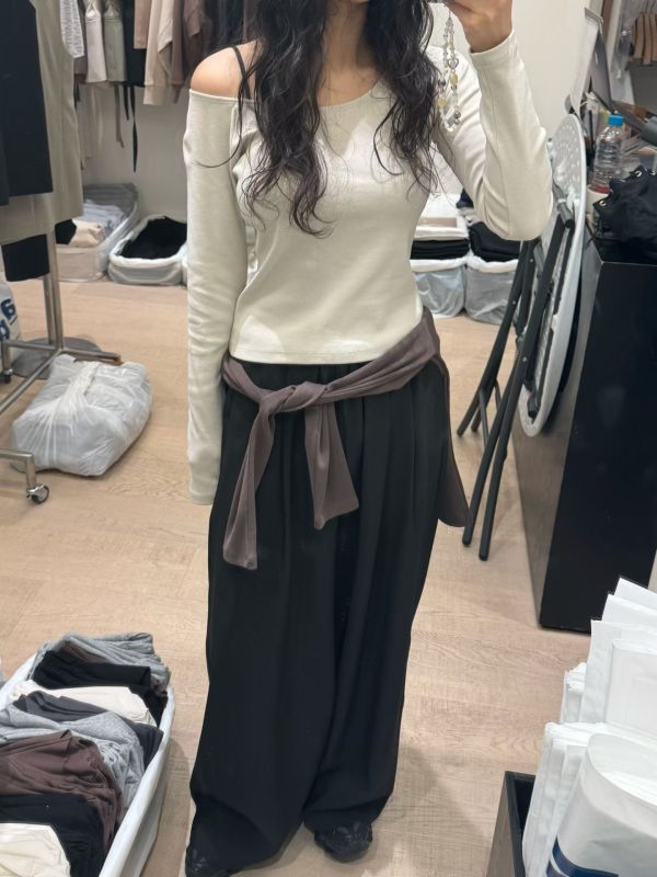 可以搭在外套裡的斜肩tee( 5色) 