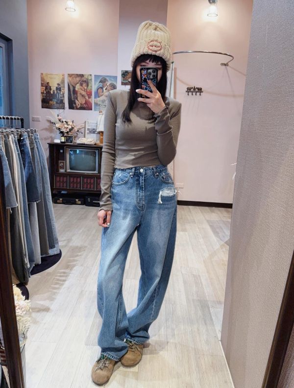 經典微寬鬆刷破丹寧褲 