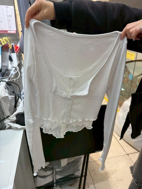 看起來很隨性其實帶點小性感-蕾絲上衣(3色) 