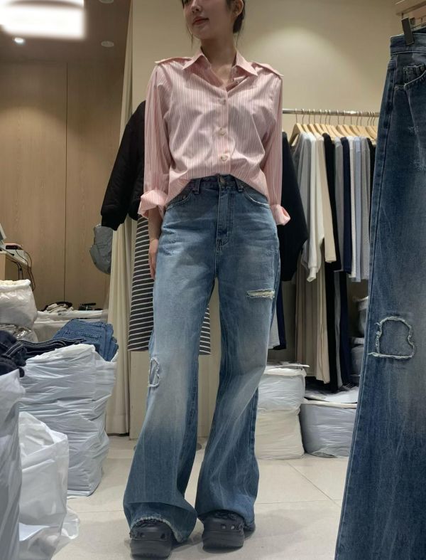 一年四季都能反覆搭配-水洗刷色微破直筒丹寧 