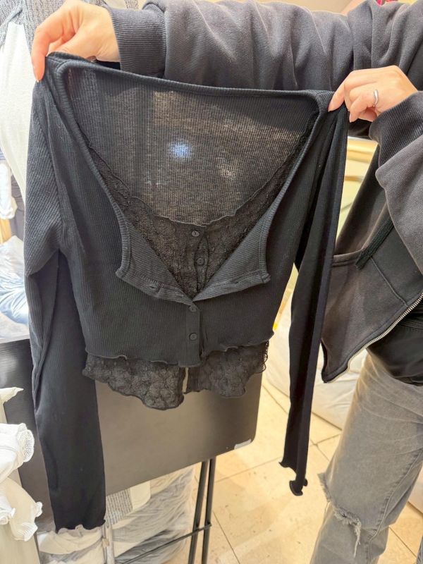 看起來很隨性其實帶點小性感-蕾絲上衣(3色) 