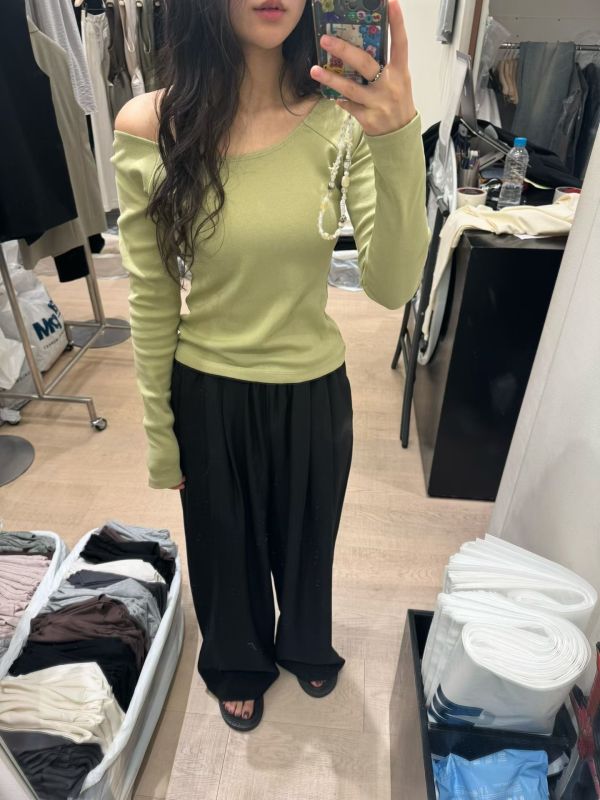 可以搭在外套裡的斜肩tee( 5色) 