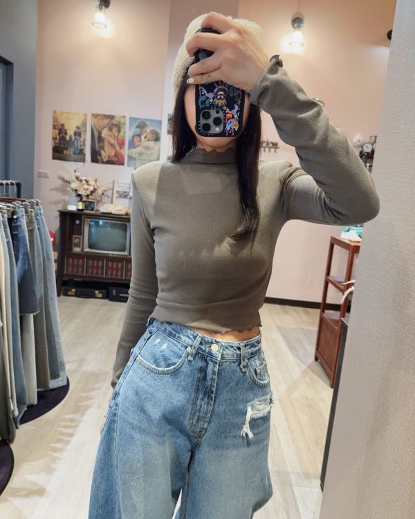 微捲邊設計高領墊肩tee(4色) 