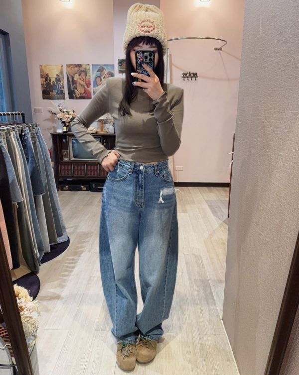 經典微寬鬆刷破丹寧褲 