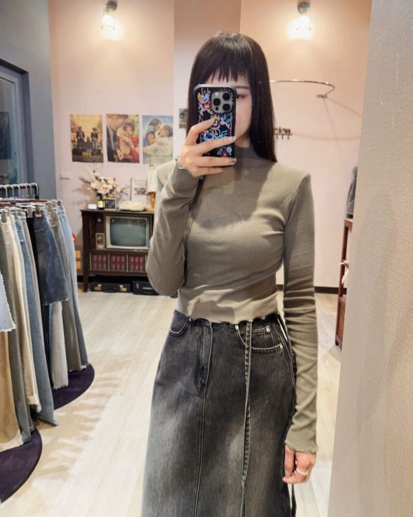 微捲邊設計高領墊肩tee(4色) 