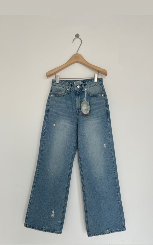 日常質感穿搭-水洗直筒丹寧褲 