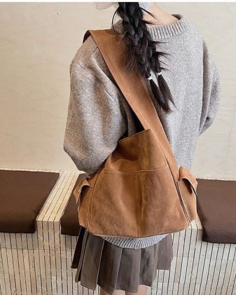 焦糖柔霧麂皮肩背包(3色) 