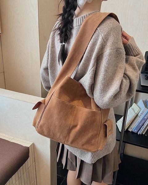 焦糖柔霧麂皮肩背包(3色) 