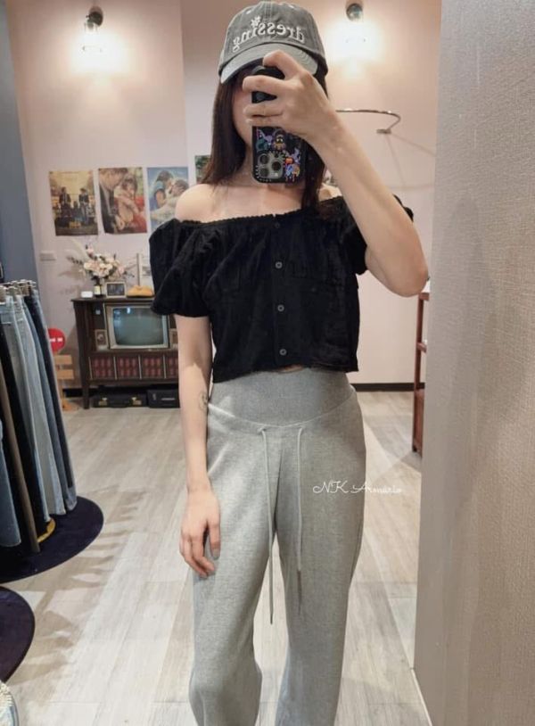 2穿與眾不同的浪漫黑布蕾絲衫 