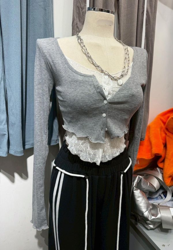 看起來很隨性其實帶點小性感-蕾絲上衣(3色) 