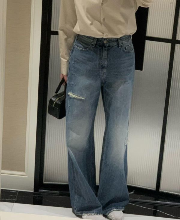 一年四季都能反覆搭配-水洗刷色微破直筒丹寧 