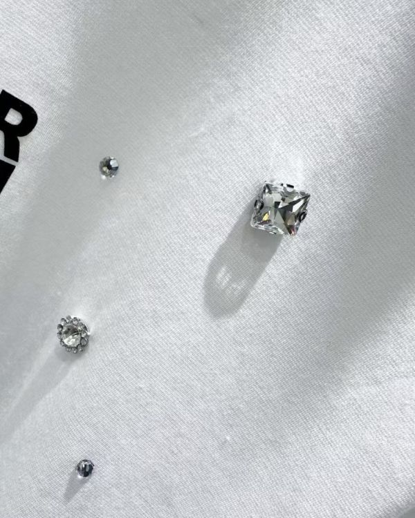 低調閃耀水鑽字母tee 