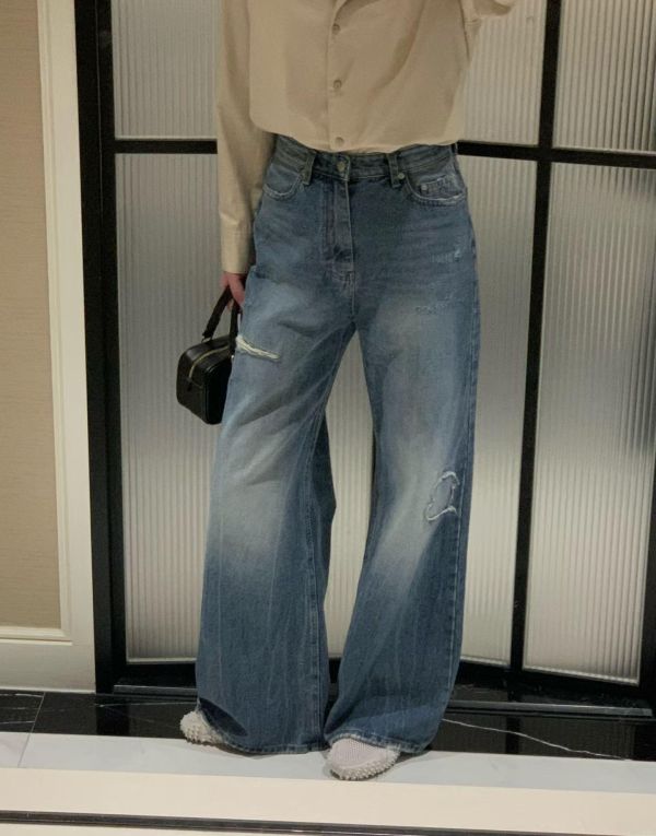 一年四季都能反覆搭配-水洗刷色微破直筒丹寧 