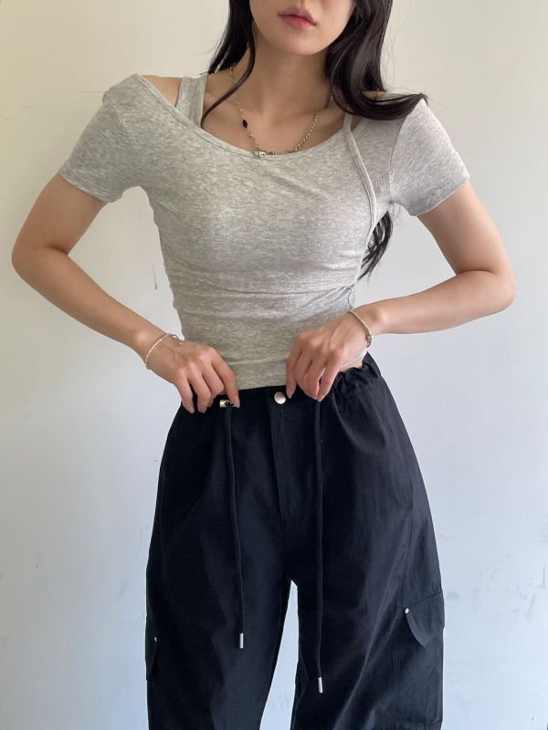 簡約的疊搭上衣 