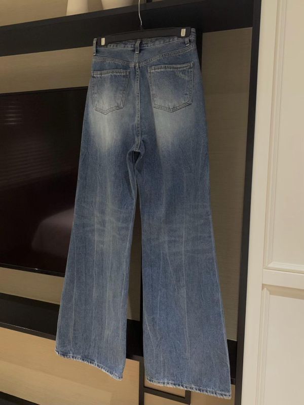 一年四季都能反覆搭配-水洗刷色微破直筒丹寧 