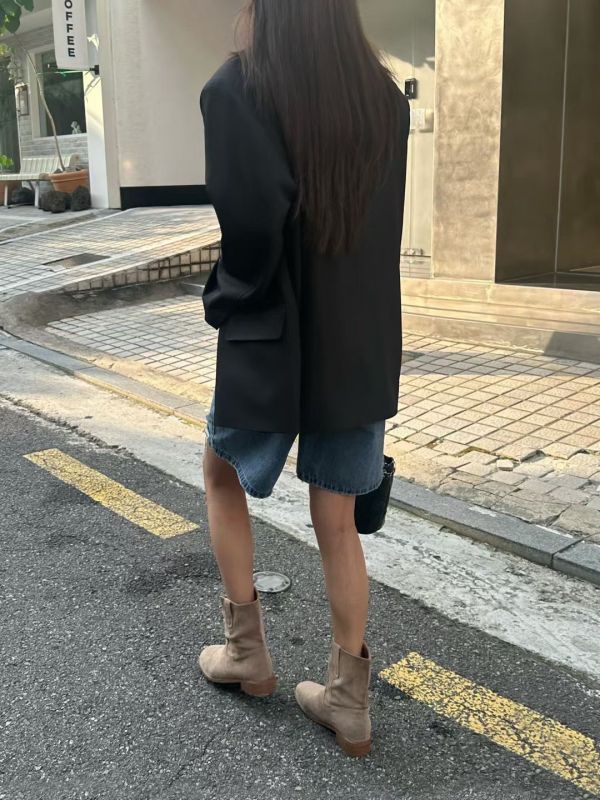 時髦的5分丹寧褲 