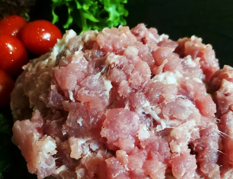 溫體黑毛豬~絞肉-粗(前腿) 約600克±10% 