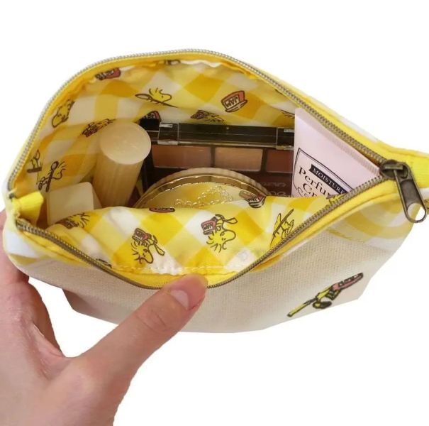 Snoopy 糊塗踏克黃格子收納包 