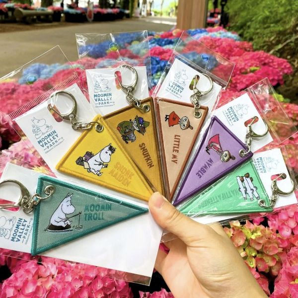 MOOMIN VALLEY PARK 三角旗鑰匙圈 