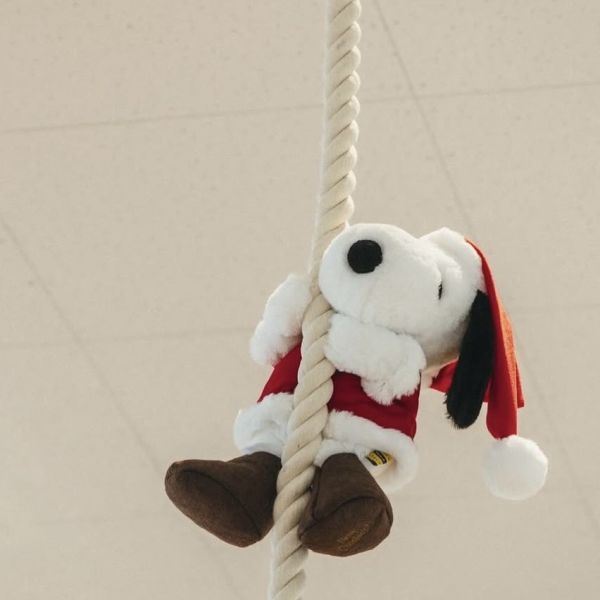 SNOOPY MUSEUM 史努比聖誕老人玩偶服 