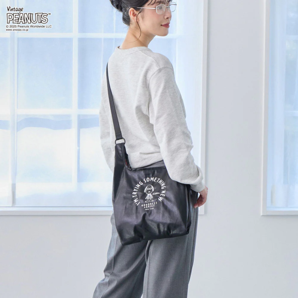 Rootote 史努比刺繡金屬感手提袋附背帶 