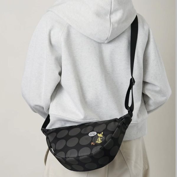 Moomin T2O 阿金滿版圓點刺繡肩包 