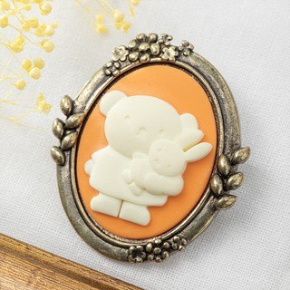 Flower Miffy 浮雕胸針 