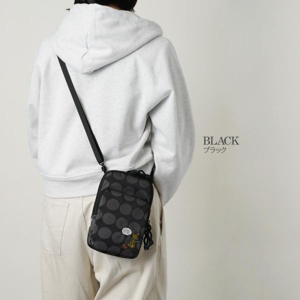 MOOMIN 阿金圓點刺繡斜背小包 