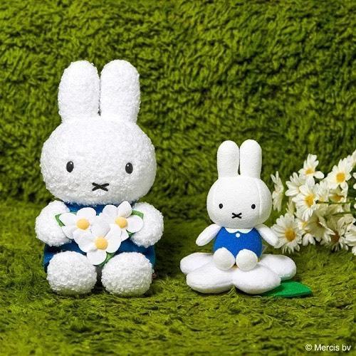 Miffy 小花坐姿花朵絨毛吊飾 